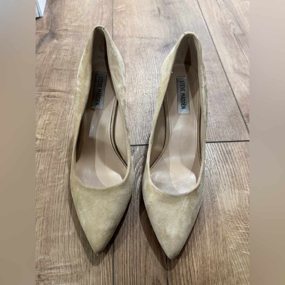 Steve Madden beige suede Luiza pump